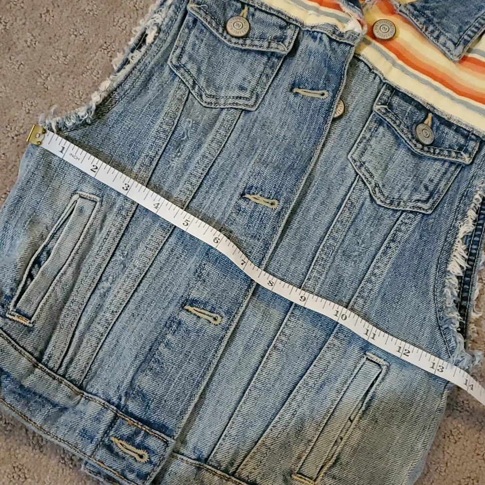 Custom patch denim vest - Picture 9 of 12